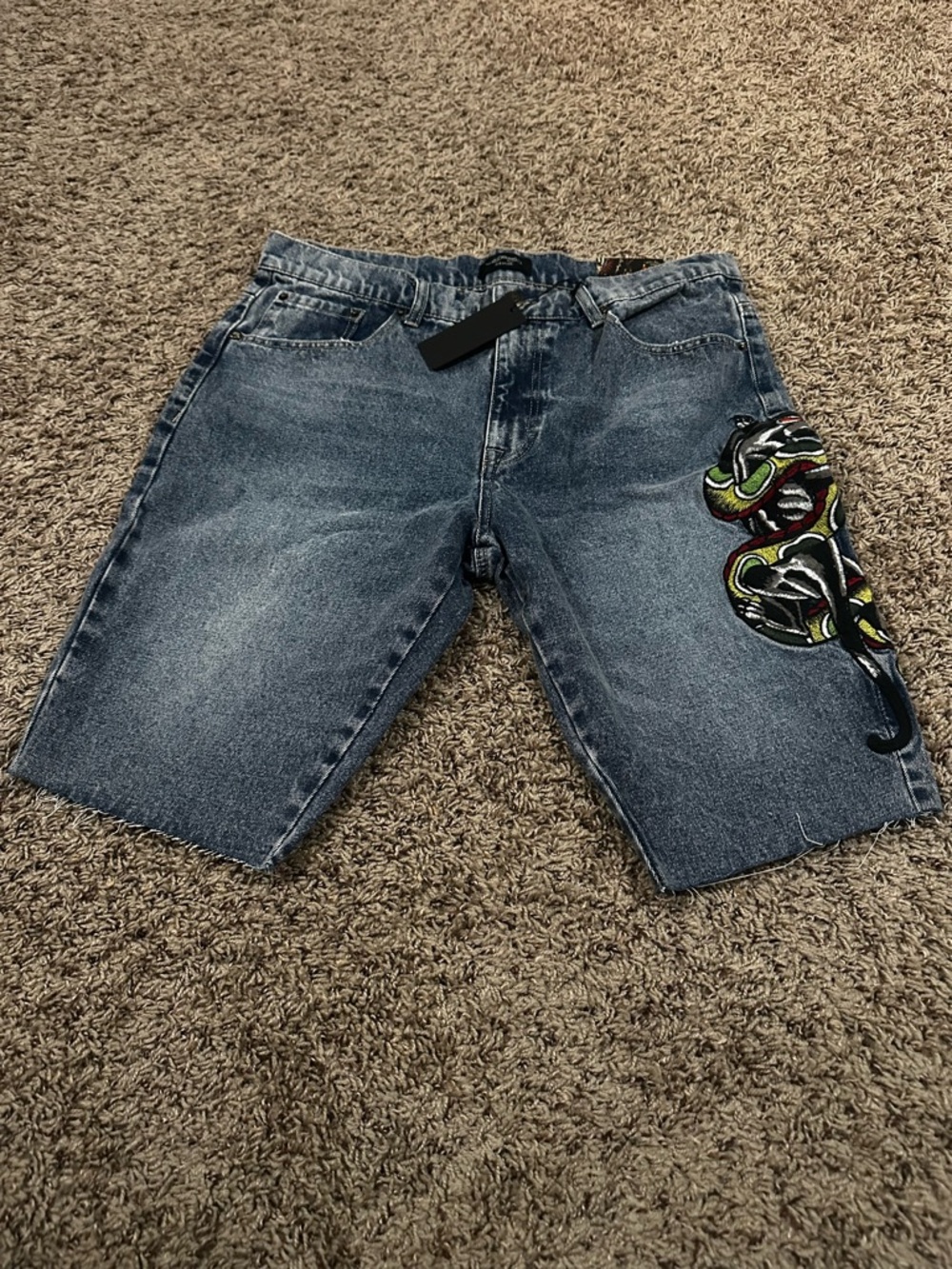 Ed Hardy Don Ed Embroidered Snake/Panther Slim Fit Denim Jean Shorts Mens 30